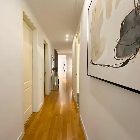 Spacious Elegant On Avenue Diagonal By Myrentalhost